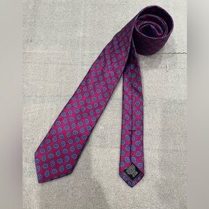 [W2.75”]Ted Baker Elegant Red and Blue Paisley Patterned Textured Silk Tie